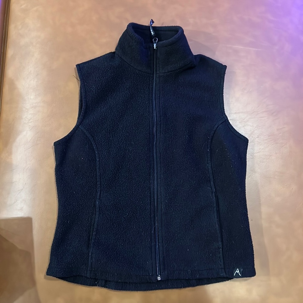 Black fleece women’s avalanche zip up vest